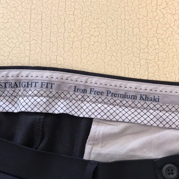 HAGGAR Men’s Iron Free Premium Khaki. Size 36/30. - Picture 3 of 4